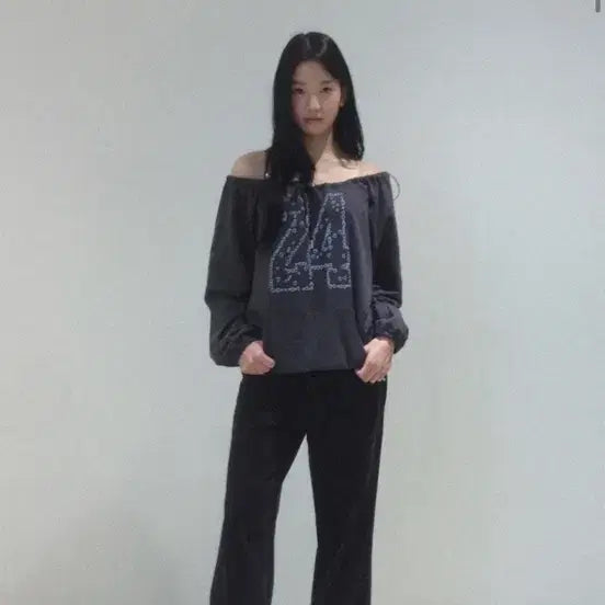 [BUNJANG] Login and Logie Off-Shoulder Tee / 로긴 앤 로지 오프숄더 티