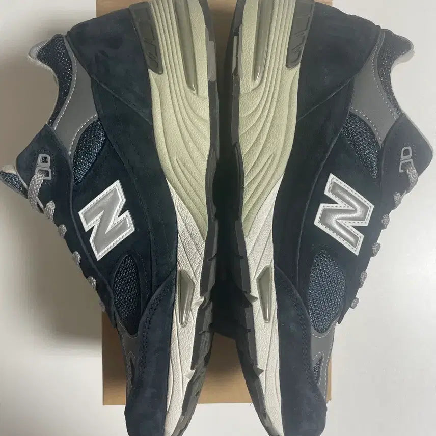 [BUNJANG] New Balance 991 Navy Sneakers / 뉴발란스 991 네이비 270mm