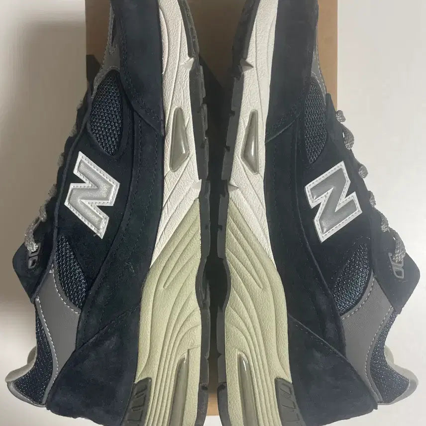 [BUNJANG] New Balance 991 Navy Sneakers / 뉴발란스 991 네이비 270mm