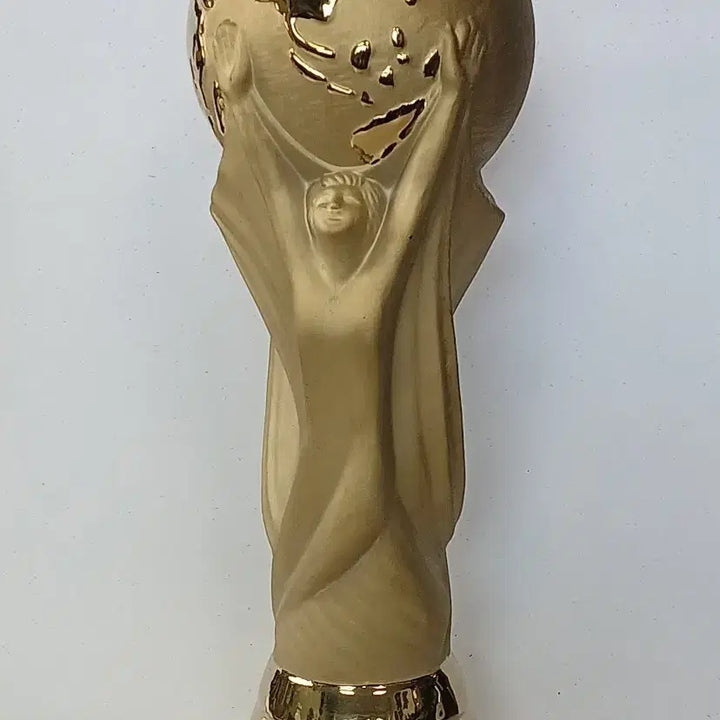 [BUNJANG] 2002 World Cup Vital Energy Gold Trophy Decoration / 근대사 수집  2002 월드컵 Vital Energy 골드 트로피 장식