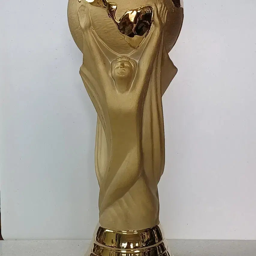 [BUNJANG] 2002 World Cup Vital Energy Gold Trophy Decoration / 근대사 수집  2002 월드컵 Vital Energy 골드 트로피 장식