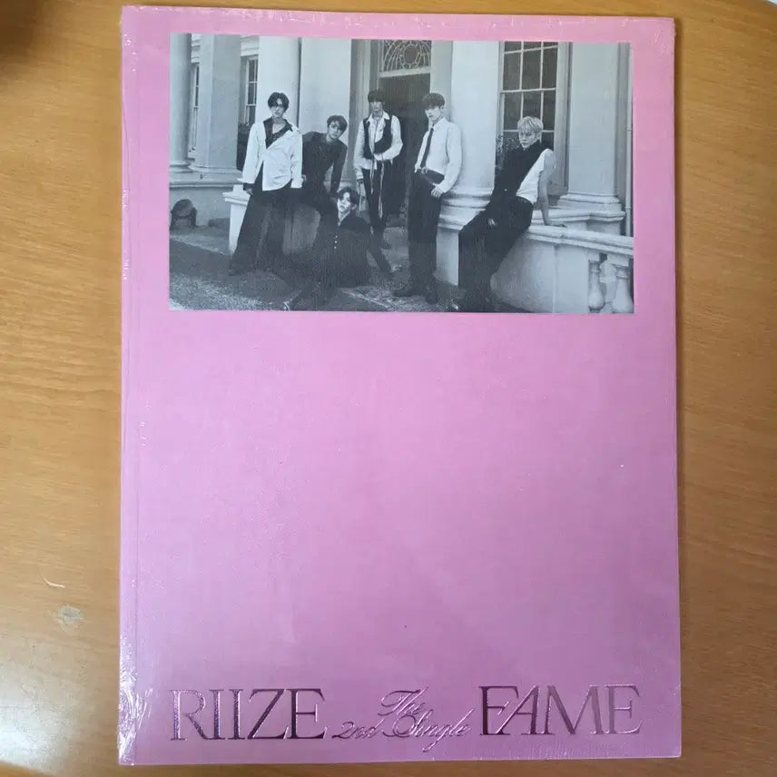 [BUNJANG] RIIZE Fame Photobook Sealed Album / 라이즈 fame 포토북 미개봉앨범  양도