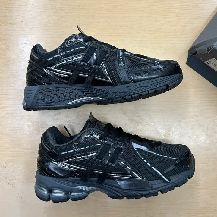 [SOLD OUT] (새상품)240사이즈 뉴발란스 1906A Black