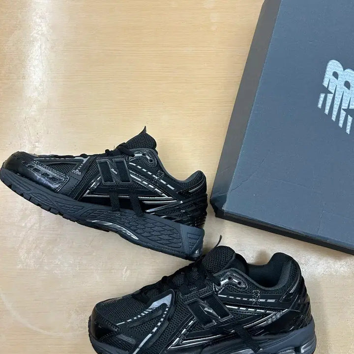 [SOLD OUT] (새상품)240사이즈 뉴발란스 1906A Black
