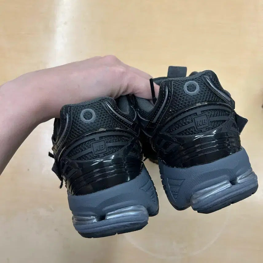 [SOLD OUT] (새상품)240사이즈 뉴발란스 1906A Black