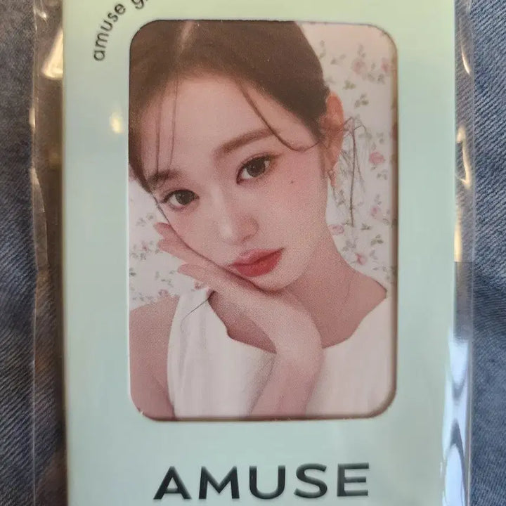 [SOLD OUT] 어뮤즈 장원영 포토카드 B+C 두장 구성 (미개봉)