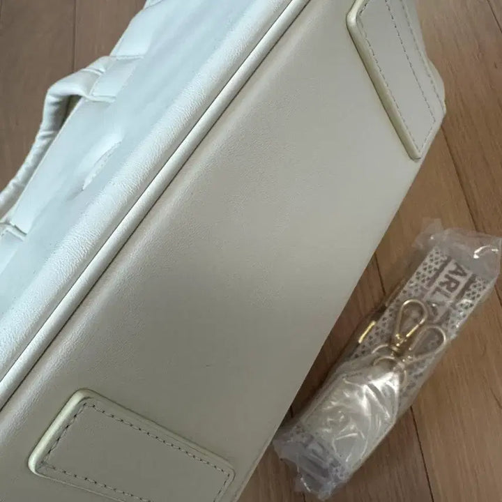 [BUNJANG] CARLYN Tofu Bag Ivory 3-way Bag / [칼린]토푸백 아이보리 3way 가방