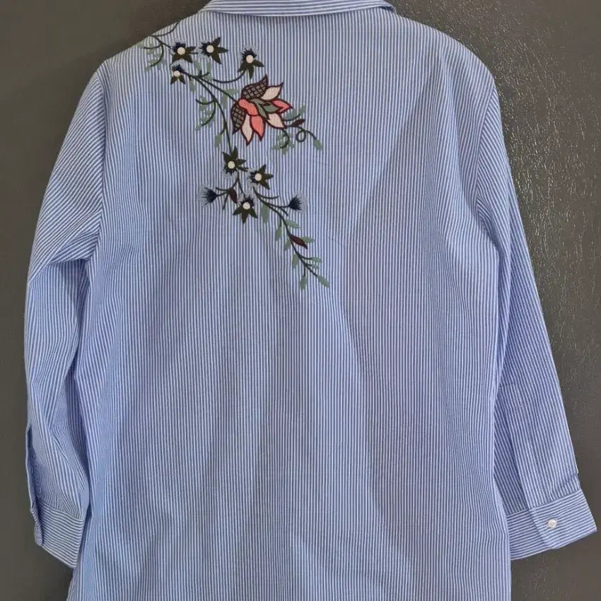 [BUNJANG] ZARA Striped Embroidered Shirt / 자라 스트라이프 자수 셔츠
