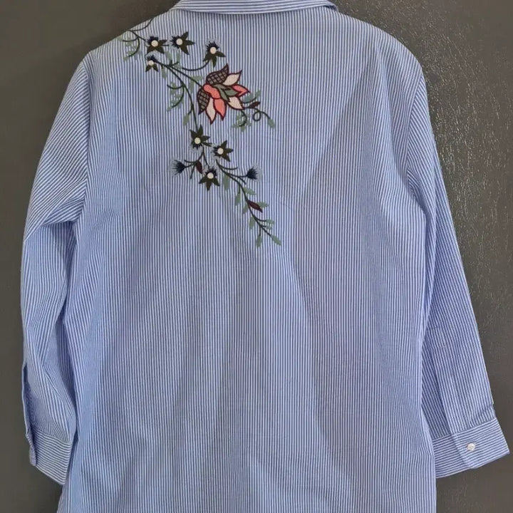 [BUNJANG] ZARA Striped Embroidered Shirt / 자라 스트라이프 자수 셔츠