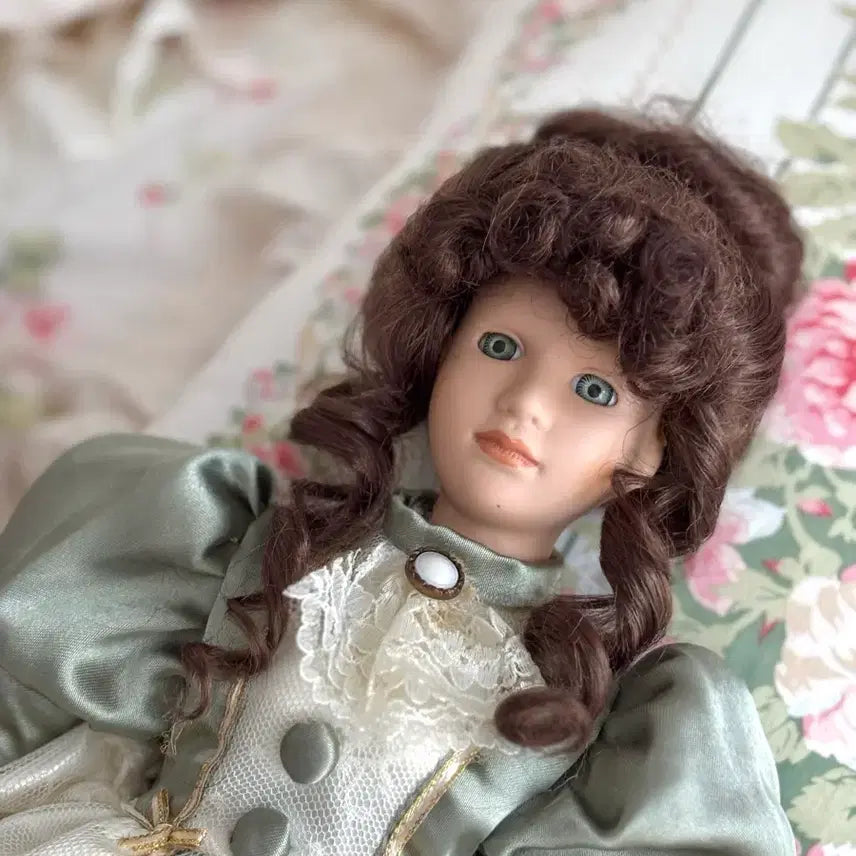[BUNJANG] Vintage Antique Porcelain Doll Mint Dress / 빈티지 앤틱 포세린 인형 민트색 드레스