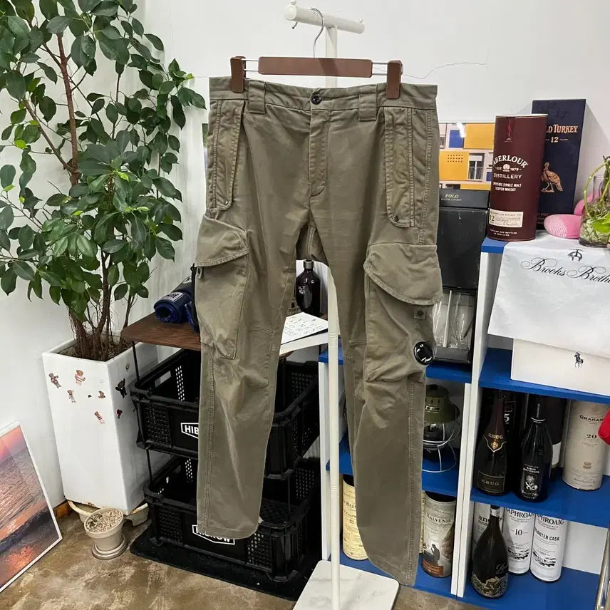 [BUNJANG] CP Company Lens Patch Magazine Pocket Cargo Pants 46 / Cp컴퍼니 렌즈와펜 탄창포켓 카고팬츠 46