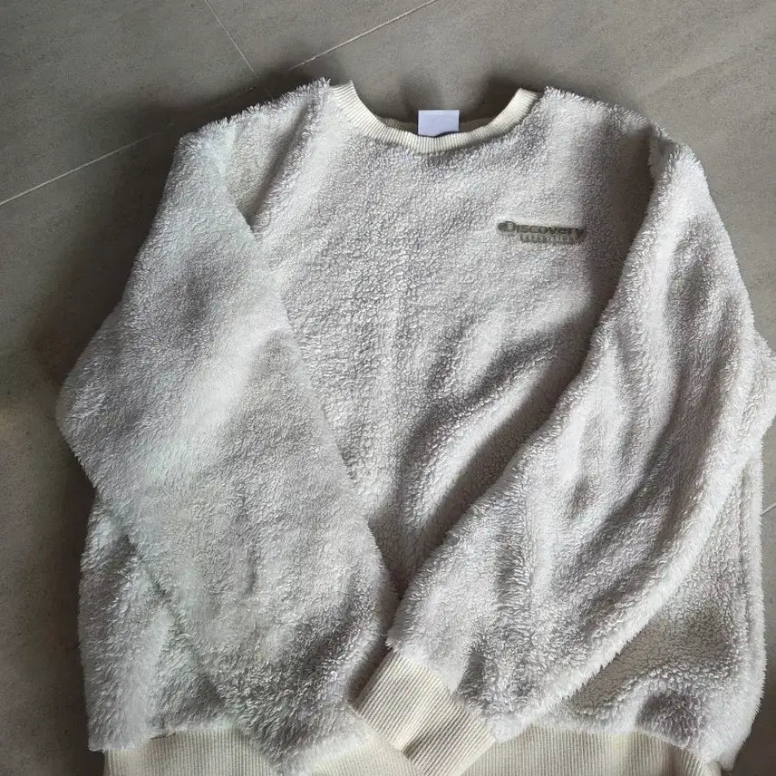 [BUNJANG] Discovery Expedition Fleece Ivory Sweatshirt / 디스커버리 익스페디션 뽀글이 맨투맨 아이보리