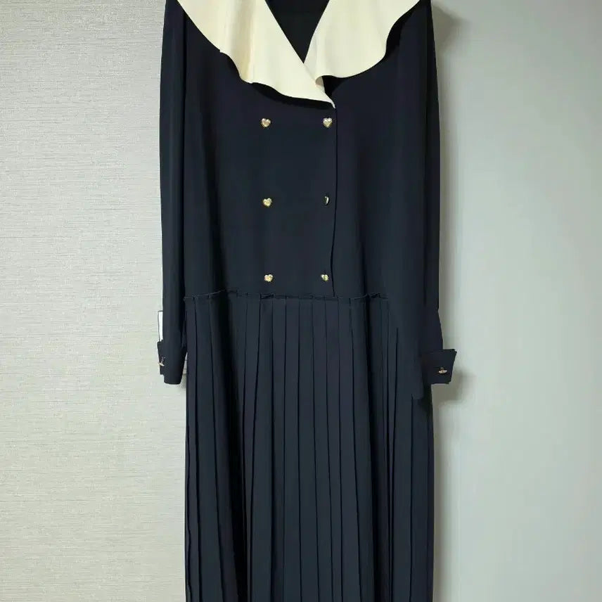 [BUNJANG] Be muse mansion Ruffle V-Neck Pleated Dress / 비뮤즈맨션 러플 V넥 플리츠 원피스 새상품급