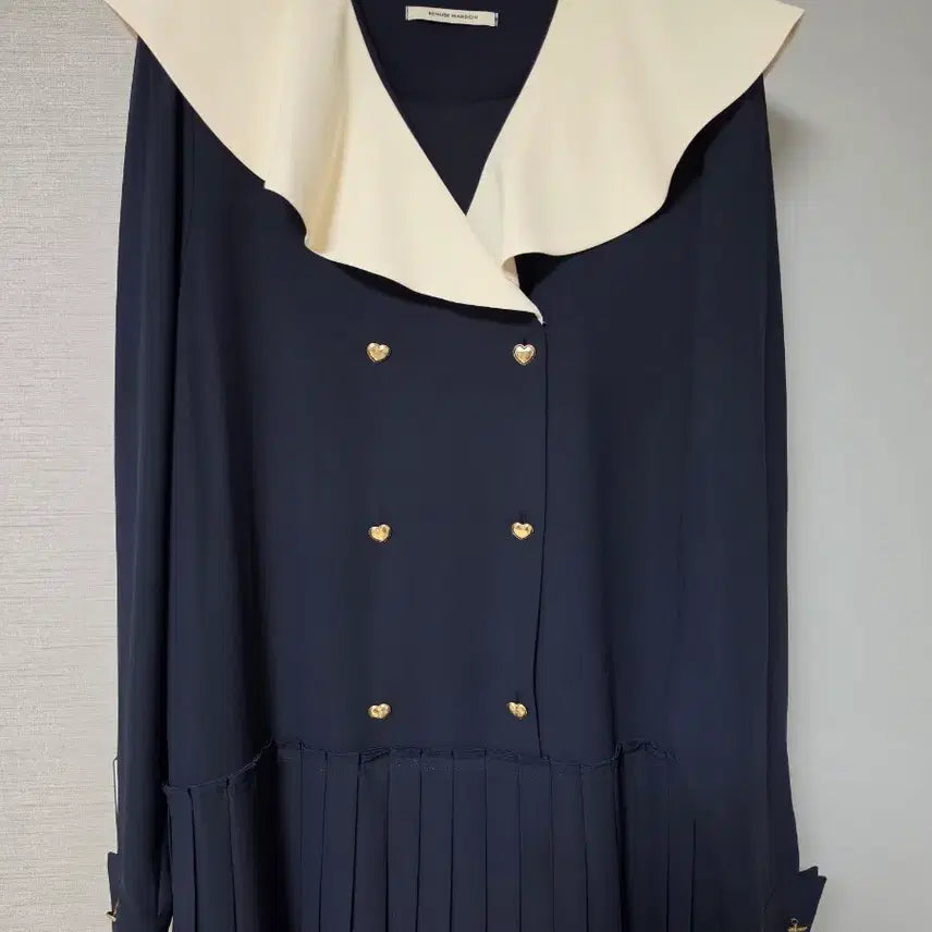[BUNJANG] Be muse mansion Ruffle V-Neck Pleated Dress / 비뮤즈맨션 러플 V넥 플리츠 원피스 새상품급