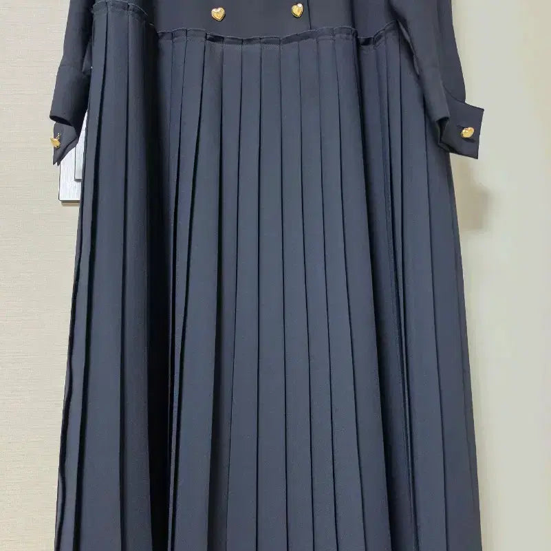 [BUNJANG] Be muse mansion Ruffle V-Neck Pleated Dress / 비뮤즈맨션 러플 V넥 플리츠 원피스 새상품급