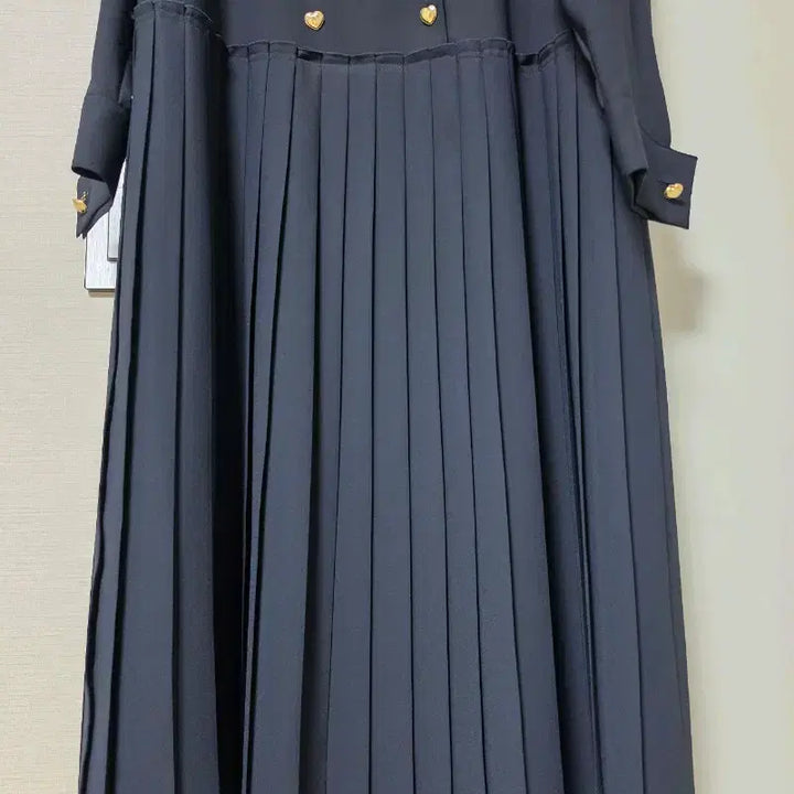 [BUNJANG] Be muse mansion Ruffle V-Neck Pleated Dress / 비뮤즈맨션 러플 V넥 플리츠 원피스 새상품급