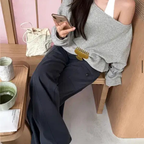 [BUNJANG] Lovemeou Loop Sweatshirt Grey / 러브미우 루프 맨투맨 단품 그레이 오프숄더