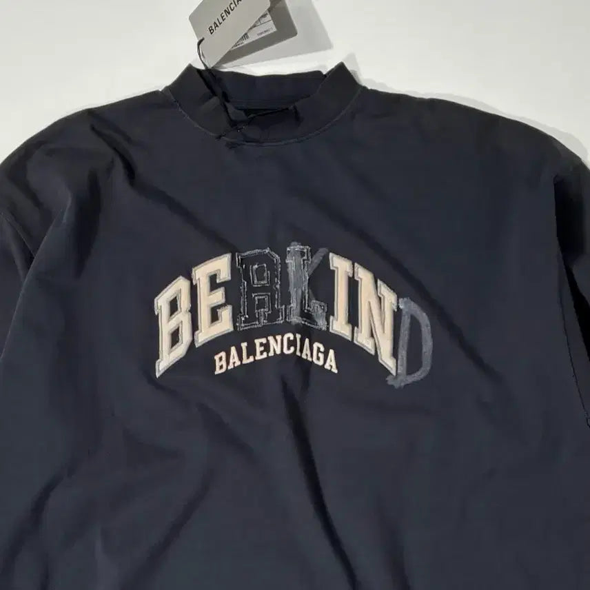 [BUNJANG] Balenciaga Be Kind Berlin Distressed Long Sleeve / 발렌시아가 비카인드 베를린 디스트레스드 롱슬리브 페이디드 블랙 1사이즈