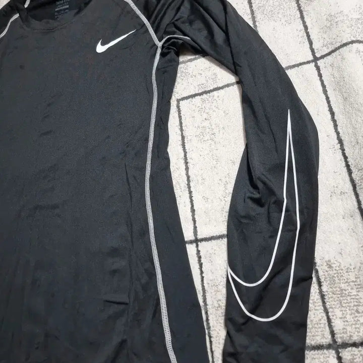 [BUNJANG] Nike Pro Dri-FIT Long Sleeve Performance Top Black / 나이키 프로 드라이핏 긴팔 기능성 블랙