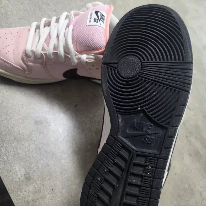 [BUNJANG] Nike Dunk Low SB Pink Box All-Suede Sneakers / 나이키 덩크로우SB 핑크박스 올스카치모델