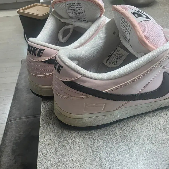 [BUNJANG] Nike Dunk Low SB Pink Box All-Suede Sneakers / 나이키 덩크로우SB 핑크박스 올스카치모델