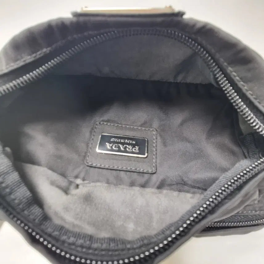 [SOLD OUT] 프라다 PRADA 나일론 힙색 바이커백 슬링백 (상급, 남녀공용)