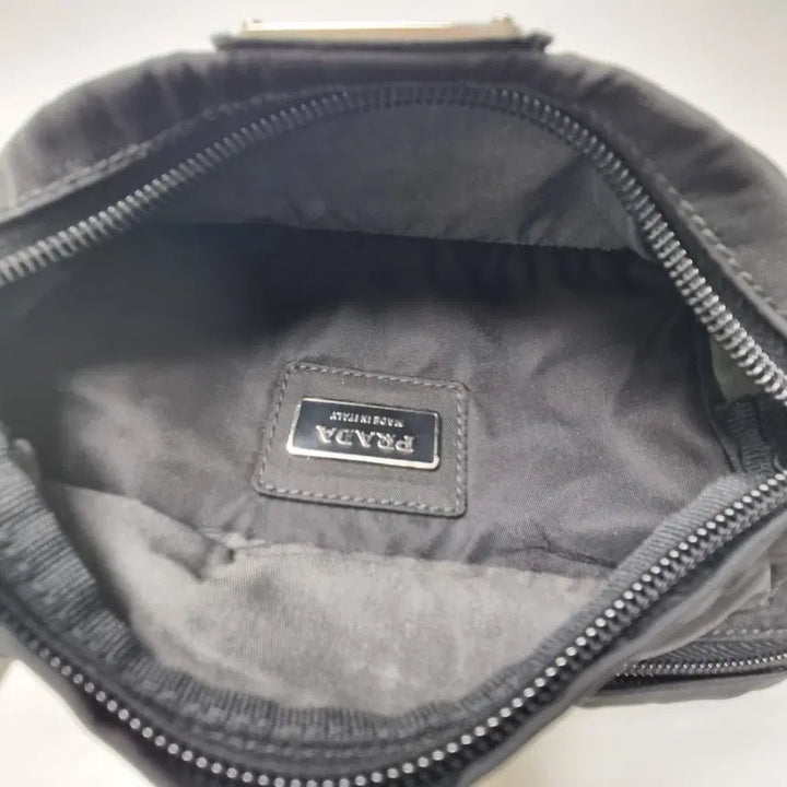 [SOLD OUT] 프라다 PRADA 나일론 힙색 바이커백 슬링백 (상급, 남녀공용)
