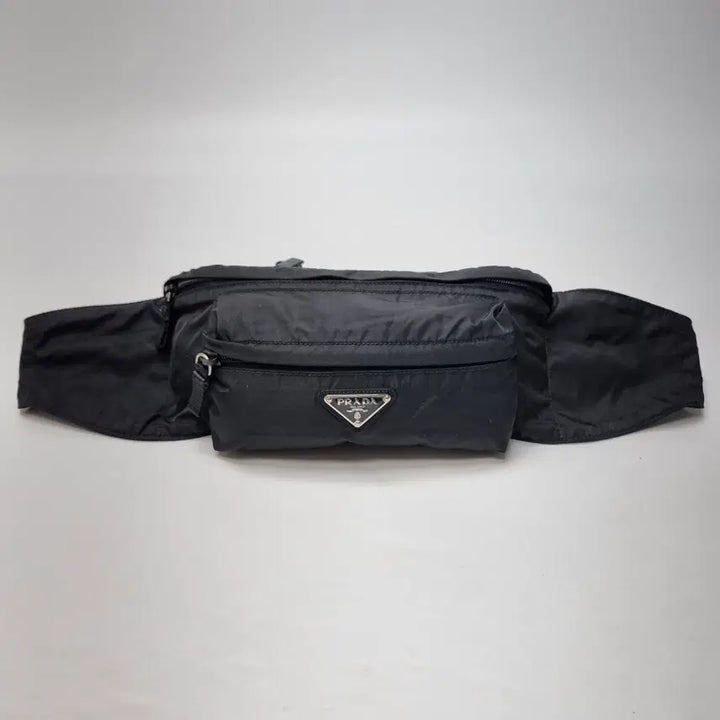 [SOLD OUT] 프라다 PRADA 나일론 힙색 바이커백 슬링백 (상급, 남녀공용)