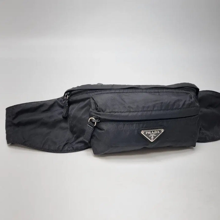 [SOLD OUT] 프라다 PRADA 나일론 힙색 바이커백 슬링백 (상급, 남녀공용)