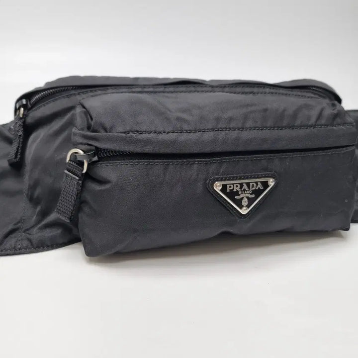 [SOLD OUT] 프라다 PRADA 나일론 힙색 바이커백 슬링백 (상급, 남녀공용)