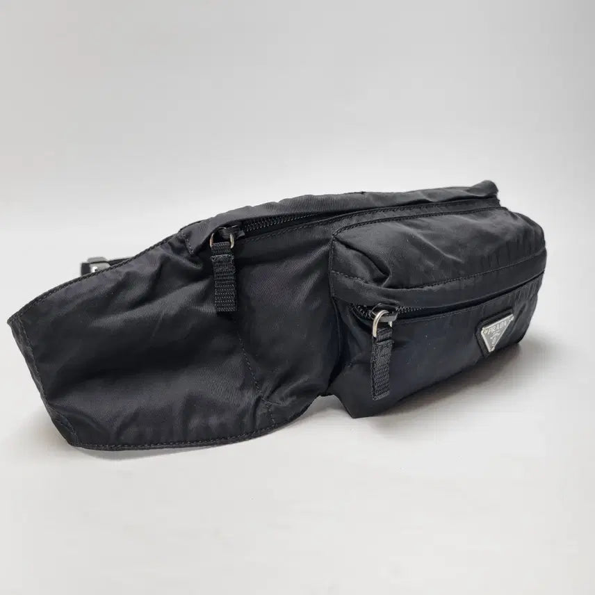 [SOLD OUT] 프라다 PRADA 나일론 힙색 바이커백 슬링백 (상급, 남녀공용)