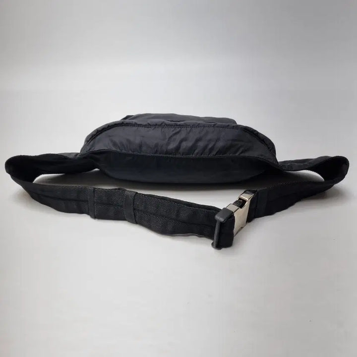 [SOLD OUT] 프라다 PRADA 나일론 힙색 바이커백 슬링백 (상급, 남녀공용)