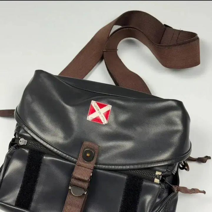 [BUNJANG] Yoshida Porter, Luggage Label, Liner Shoulder Bag, Black / 요시다포터 러기지라벨 라이너 숄더백 블랙