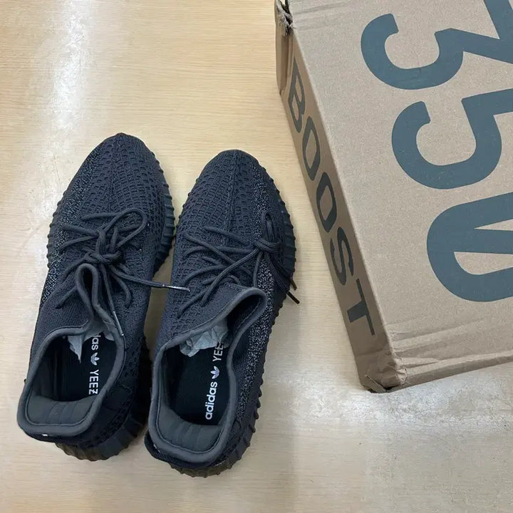 [BUNJANG] Adidas Yeezy Boost 350 V2 Cinder Reflective Sneakers / (280) 아디다스 이지 부스트 350 V2 신더 - 리플렉티브 새상