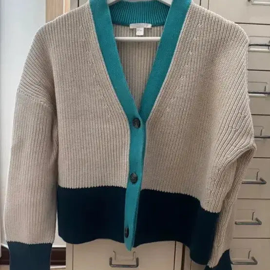 [SOLD OUT] 정가 13만) 코스 크롭 배색가디건 cos