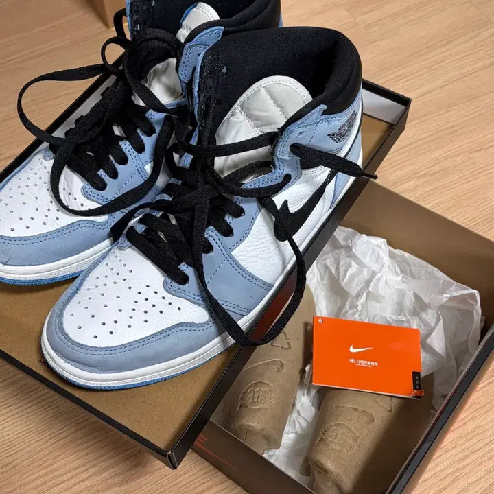 [BUNJANG] Nike Jordan 1 High University Blue Sneakers / 조던1 하이 유니버시티 블루 255