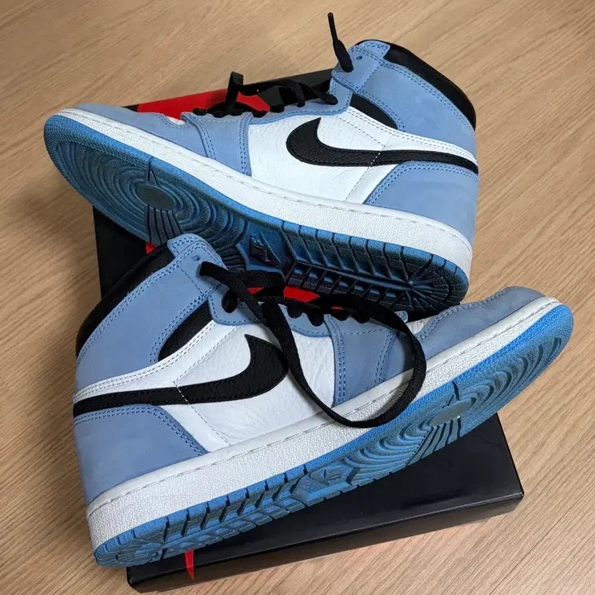 [BUNJANG] Nike Jordan 1 High University Blue Sneakers / 조던1 하이 유니버시티 블루 255