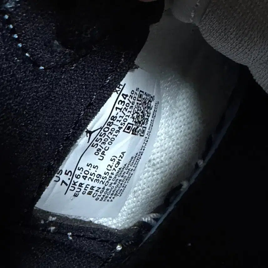 [BUNJANG] Nike Jordan 1 High University Blue Sneakers / 조던1 하이 유니버시티 블루 255