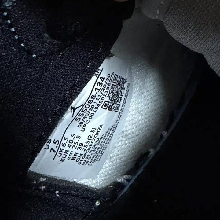 [BUNJANG] Nike Jordan 1 High University Blue Sneakers / 조던1 하이 유니버시티 블루 255