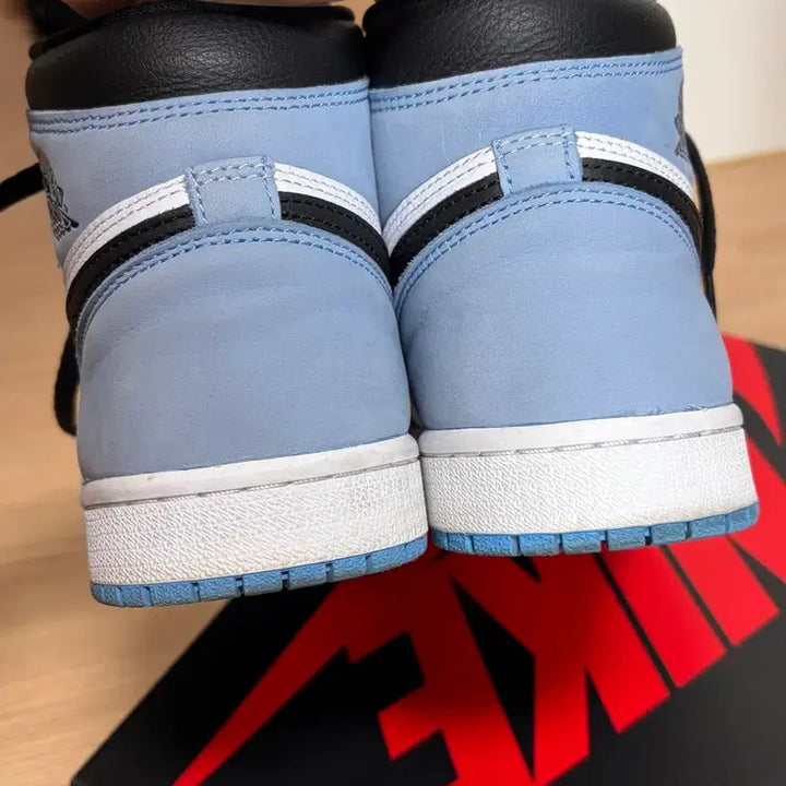 [BUNJANG] Nike Jordan 1 High University Blue Sneakers / 조던1 하이 유니버시티 블루 255
