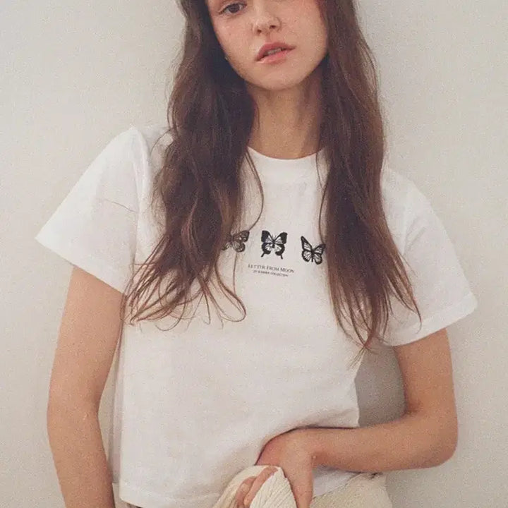 [BUNJANG] Letter From Moon Butterfly Embroidered Crop T-shirt / 레터프롬문 반팔티