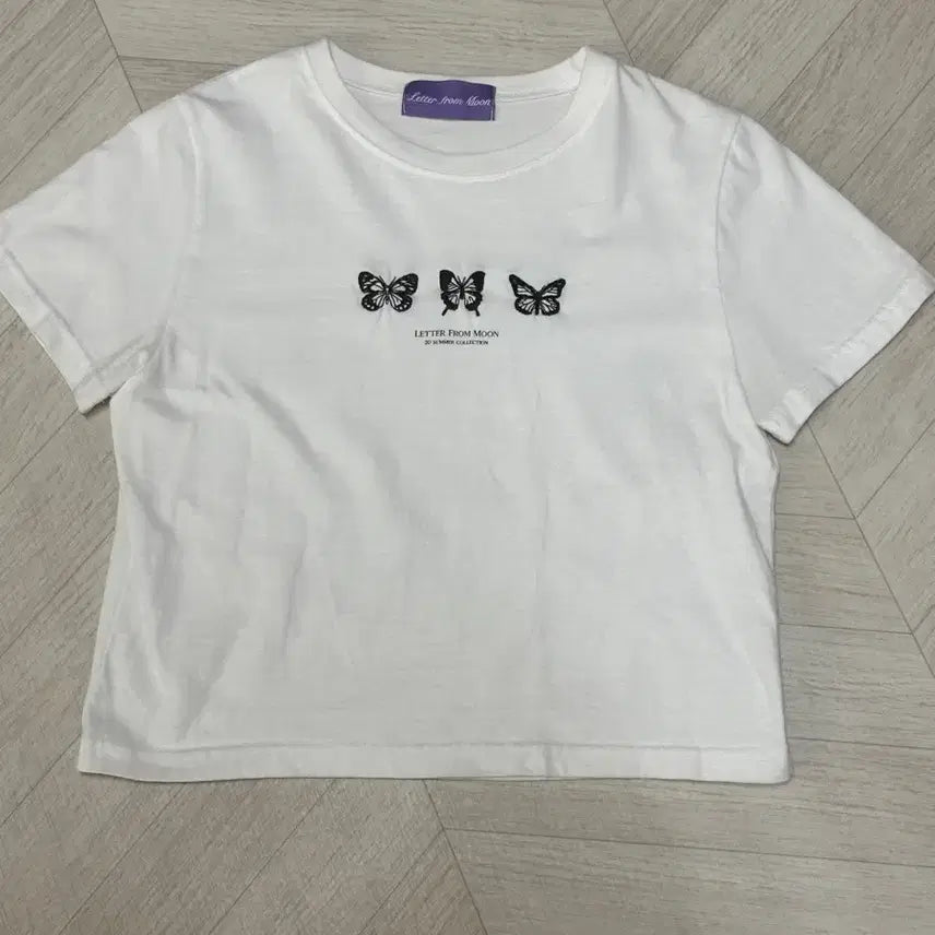 [BUNJANG] Letter From Moon Butterfly Embroidered Crop T-shirt / 레터프롬문 반팔티