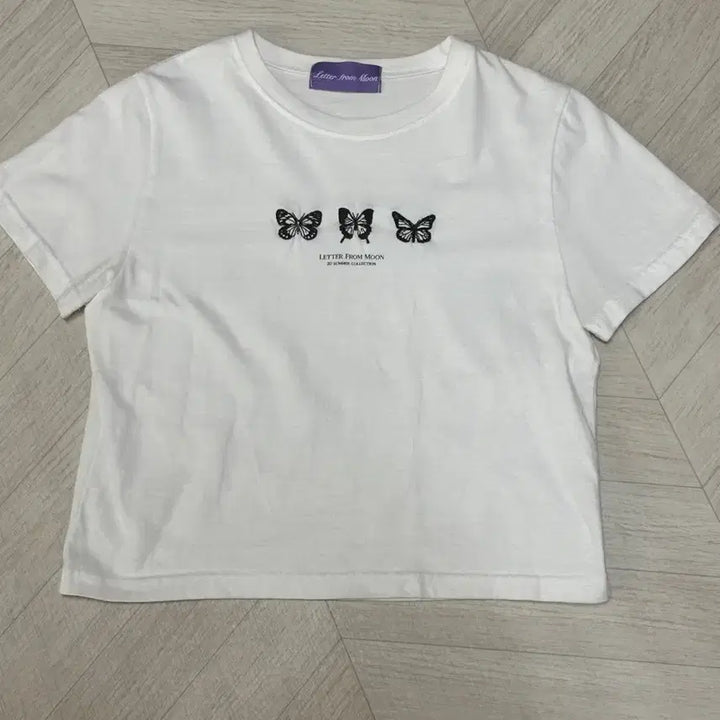 [BUNJANG] Letter From Moon Butterfly Embroidered Crop T-shirt / 레터프롬문 반팔티