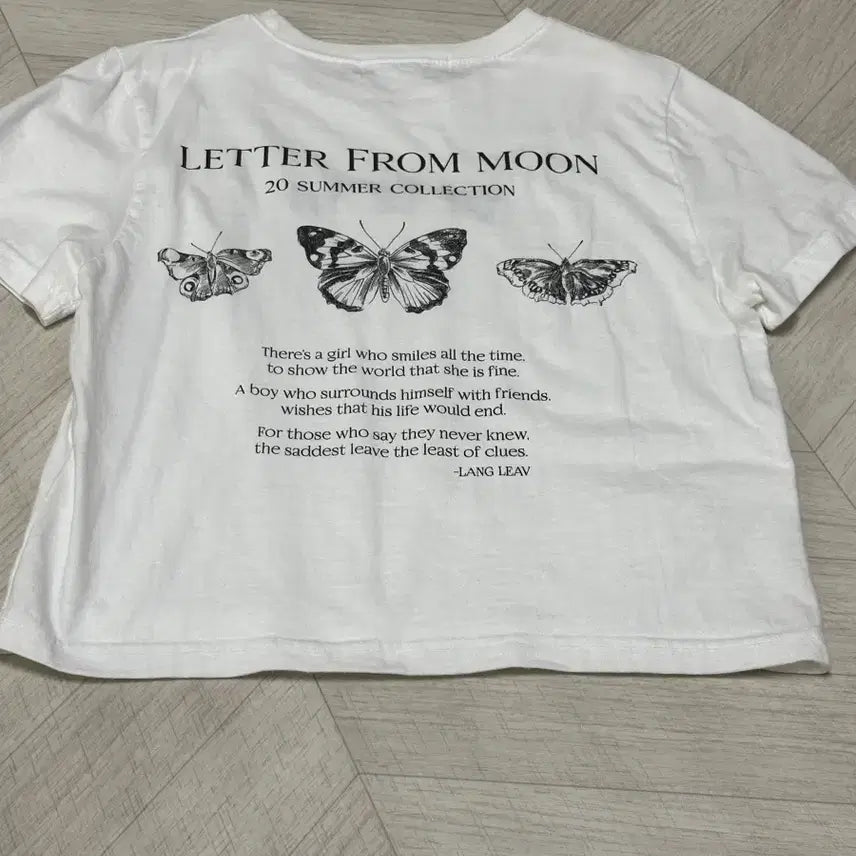 [BUNJANG] Letter From Moon Butterfly Embroidered Crop T-shirt / 레터프롬문 반팔티