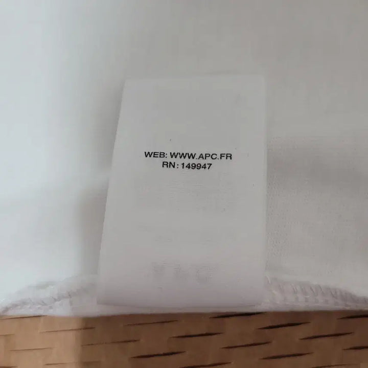 [SOLD OUT] A.P.C. 화이트 로고 반팔 티셔츠