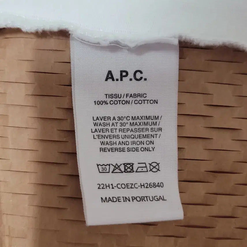 [SOLD OUT] A.P.C. 화이트 로고 반팔 티셔츠