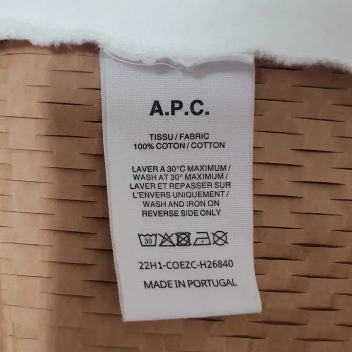 [SOLD OUT] A.P.C. 화이트 로고 반팔 티셔츠