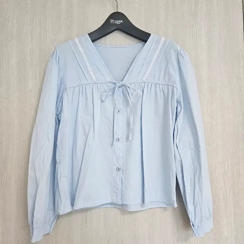 [BUNJANG] Sky Blue Lace Trim Blouse / [새상품/여리핏] 레이스 펀칭 디테일 하늘색 블라우스 (청순룩/데이트룩)