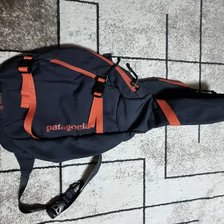 [BUNJANG] Patagonia Atom Sling 8L Bag / 파타고니아 아톰 슬링 8L