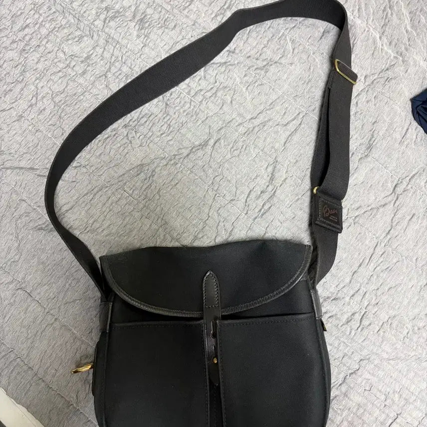 [SOLD OUT] 브레디백 블랙 스투어 크로스백